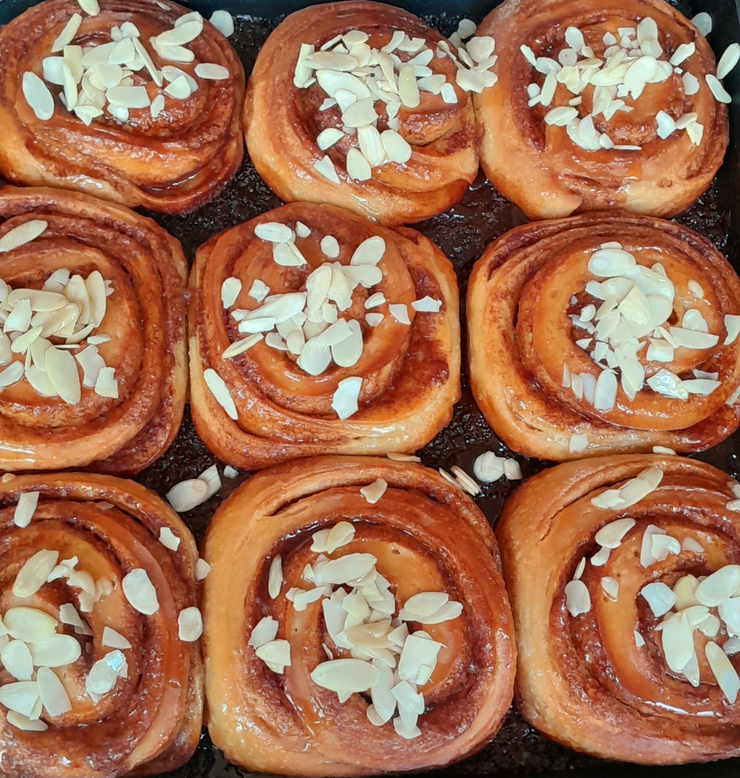 SWEET & SPICY CINNAMON ROLLS & KNOTS